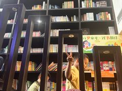 -钟书阁(松江泰晤士小镇店)