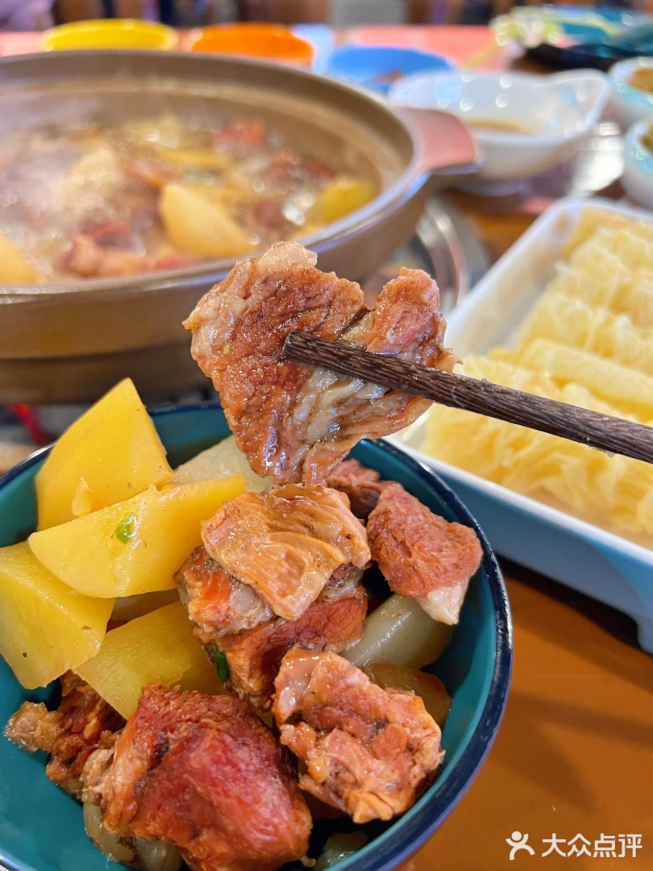 近期想推荐的卖肉店，炭火牛腩煲真的好吃![强]