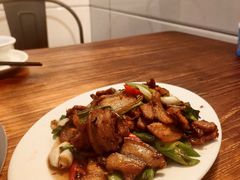 红糖馒头配秘制回锅肉-凯华海鲜火锅·传承三十六年