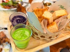 -Chom Cafe and Restaurant