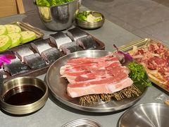 -围炉肉舍•炭烤活鳗•丹东海鲜烤肉(步行街店)