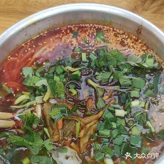 牛姻山下粗牛骨高汤米线