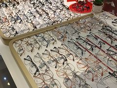 -美式眼镜·授权蔡司.依视路.尼康.豪雅.明月(人民广场店)