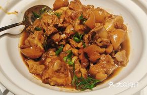 Braised Pig Trotter with Dried Tofu Skin in Open Oven