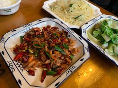 -临江餐馆二楼美食部落