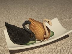 双色天鹅酥-万丽轩·粤菜(王府井金茂万丽酒店)