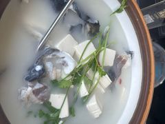 鱼头豆腐汤-宝荣鱼馆·临湖之宴(千岛湖店)