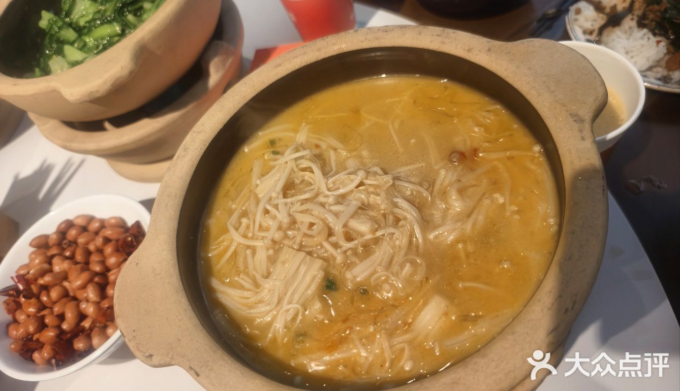 三个人四道菜，共消费150元左右。正宗好吃还不贵！