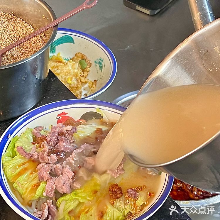 东莞排队王。。。生烫牛肉米线yyds