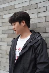 -一家只做男发烫染的店