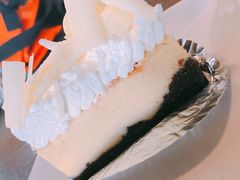 白巧克力蛋糕-莓园冰淇淋店