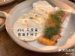 烟熏三文鱼配烤饺子皮和芥末籽酱-BOR Eatery(安福路店)
