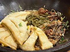 -万里闯关东铁锅炖菜馆(高新旗舰店)