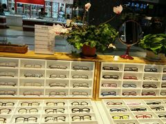 -MiRi眼镜连锁·蔡司·尼康控优点合作店(莘庄店)