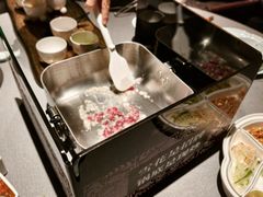 滚滚牛骨原汤锅-左庭右院鲜牛肉火锅黑金店(陆家嘴中心店)