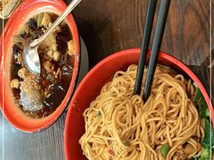 -爆炸头阿姨小四川正宗川味小吃(无任何分店)