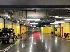 -白玉兰广场停车场