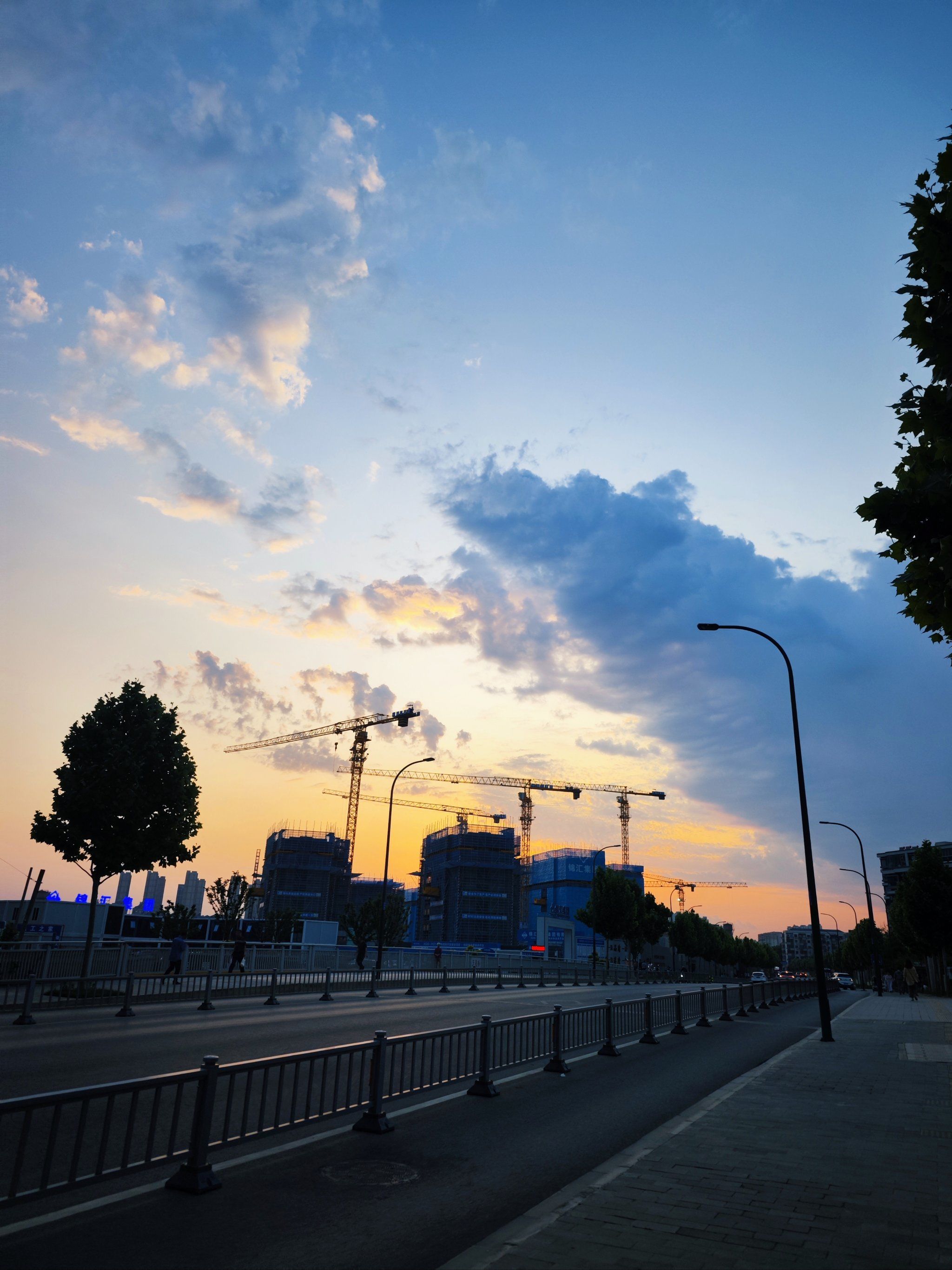 吹拂着晚风,看看远方的美景,顿时让人感觉身心畅快
##0元玩转这座城