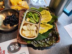 -草家酱蟹炭火烤肉店(珲春南路二店)