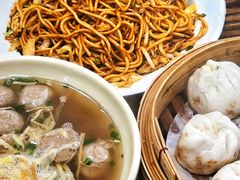 招牌土猪肉小笼包-都谷包子(天一广场店)