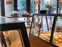 面包甜点陈列柜-Dough&Joe团憩(瑞虹天地月亮湾店)