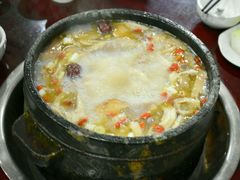 -绿色墨脱石锅城