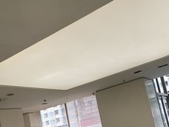 -卡罗酒店(东门晒布地铁站店)