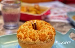 Milk-Flow Pineapple Bun