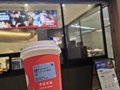 -瑞幸咖啡(岳家嘴地铁站店)