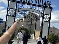 -马德里拉斯咯扎斯购物村