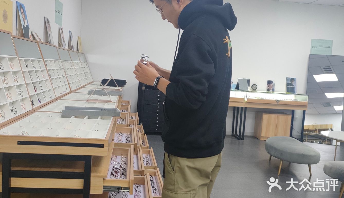 南商最大的写字楼竟然还藏着这家宝藏眼镜店