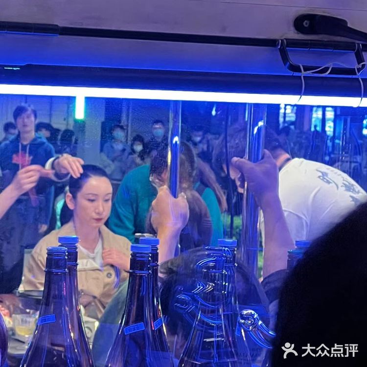 太开心了,吃饭偶遇刘涛,秦海璐拍戏