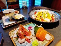 -铭牛烧肉·和牛海鲜自助(高新月牙湖店)