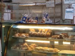 面包甜点陈列柜-白玉兰食品(汇联商厦店)