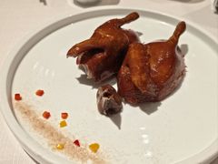 玻璃挂皮乳鸽皇-北京厨房(SKP店)