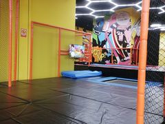 -爱蹦iBOON蹦床运动馆(江汉店)