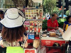 -詹爷爷乌节路街头冰淇淋