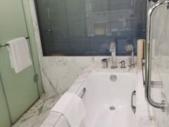 -上海滴水湖皇冠假日酒店