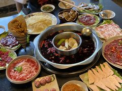 -茅草房·河畔园林火锅