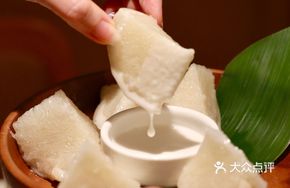 Coconut Boat with Sticky Rice