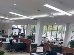 -上海宝信宝马4S店