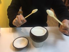 -志龙皇冠吃货椰子铺
