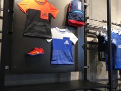 -阿迪达斯(武林银泰三叶草店)