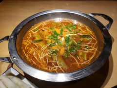 -野山舂·贵州现舂酸汤火锅(鸿通城店)