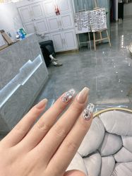 -U+nail优加专业美甲美睫