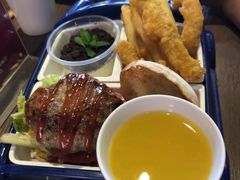 -拉亚汉堡经典餐厅(商城路店)