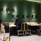 位于万宝广场三楼，店铺名字看上去像是串串店
