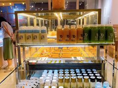 面包甜点陈列柜-顶东面包花园·生日蛋糕(世博店)