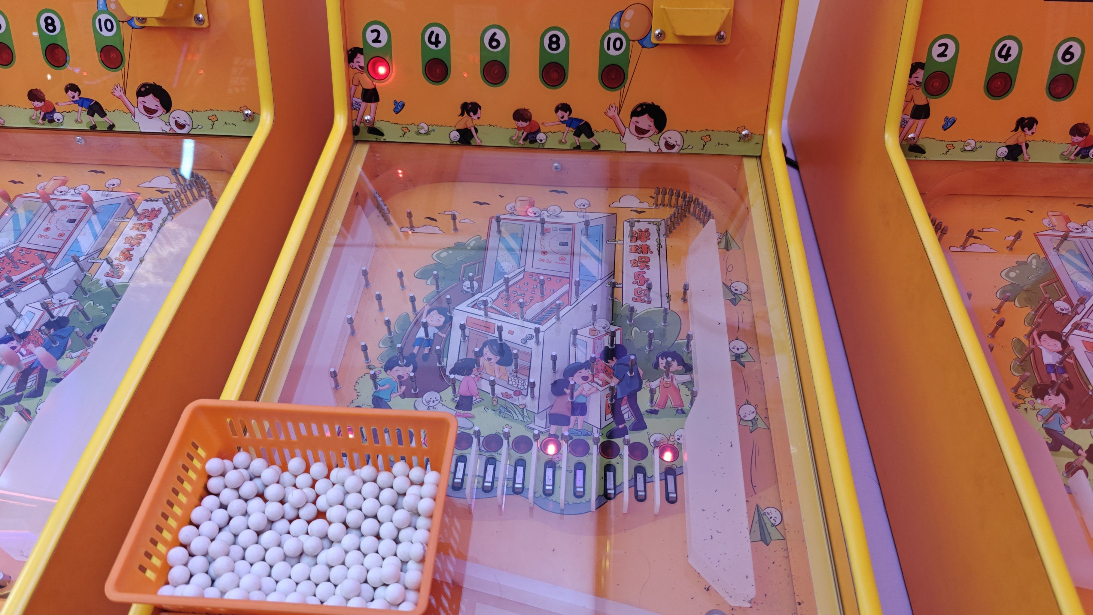 游戏画面精美,色彩搭配鲜艳,弹珠碰撞的音效也很带感,让人沉浸其中