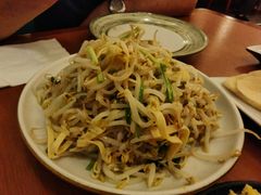豆芽炒肉-老昌春饼(中央大街店)